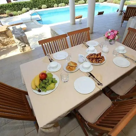 Villa Magnificent Clara With Big Pool
